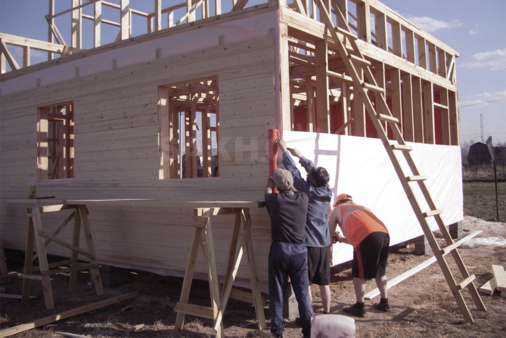 Строительство каркасного дома мигрантами