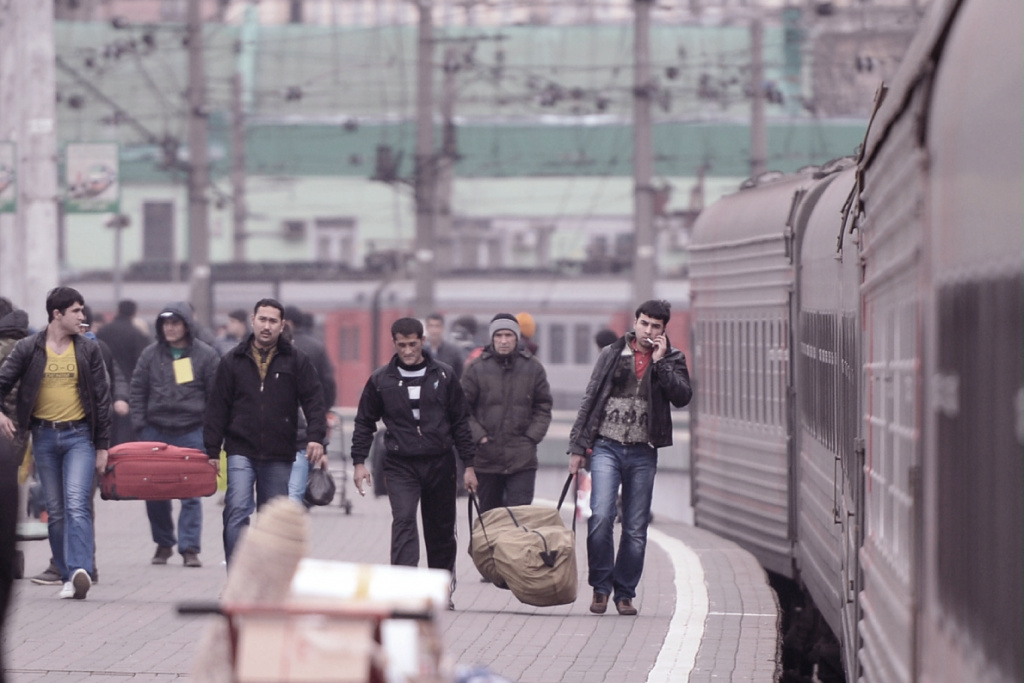 мигранты на вокзале