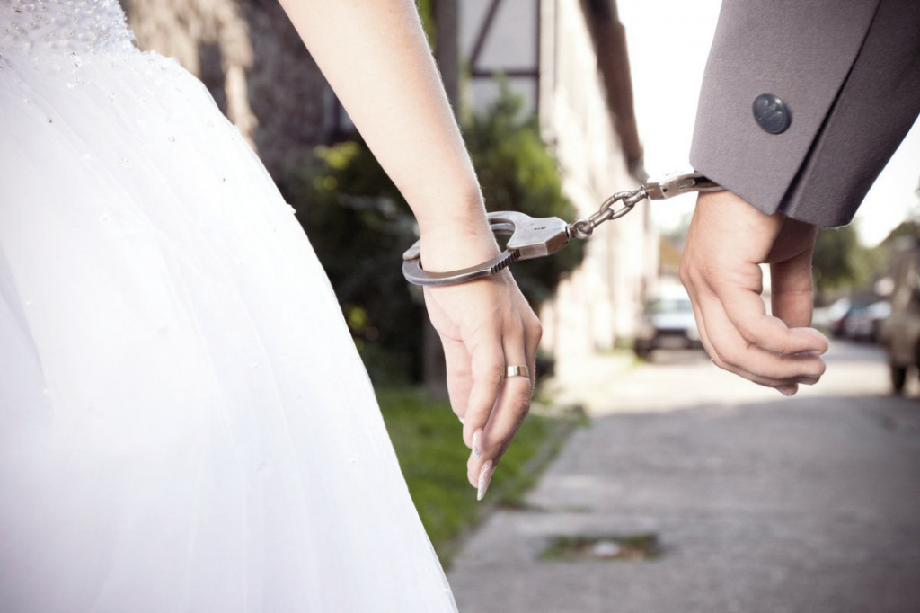 свадьба наручники